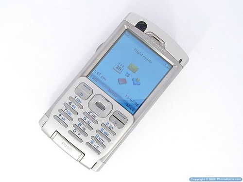 Sony Ericsson P990i - вид лицевой панели