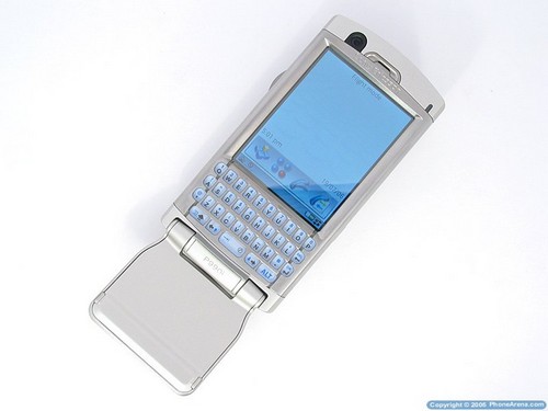 Sony Ericsson P990i - с открытым флипом