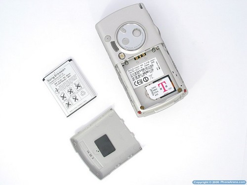 Sony Ericsson P990i - аккумуляторный отсек