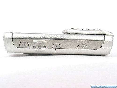 Sony Ericsson P990i - Вид слева