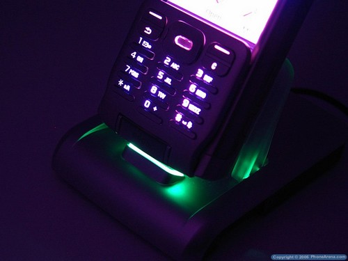 Sony Ericsson P990i - Подсветка док-станции
