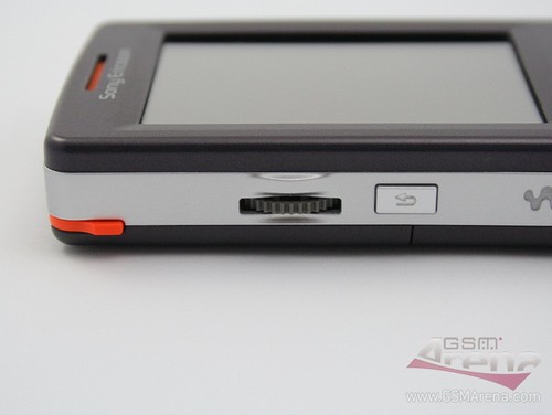 Sony Ericsson W950i - Левая сторона корпуса