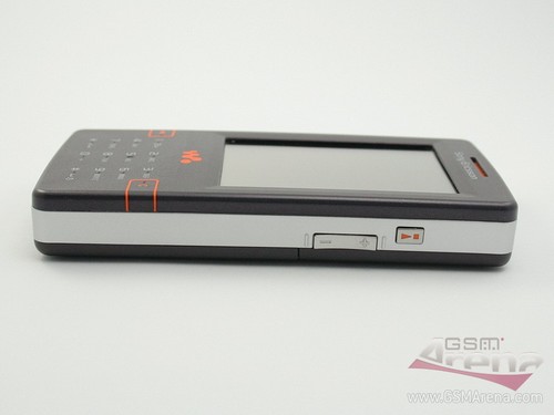 Sony Ericsson W950i - Правая сторона корпуса
