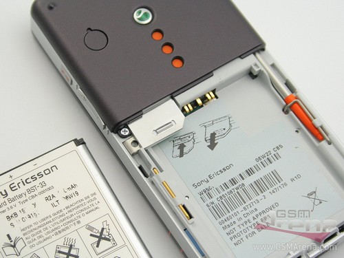 Sony Ericsson W950i - Аккумуляторный отсек