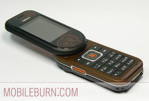 Nokia 7373 - в раскрытом виде, вид сбоку