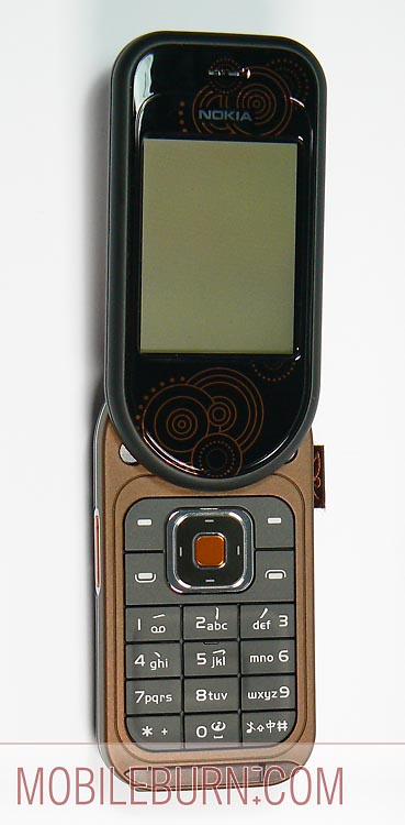 Nokia 7373 - в открытом положении