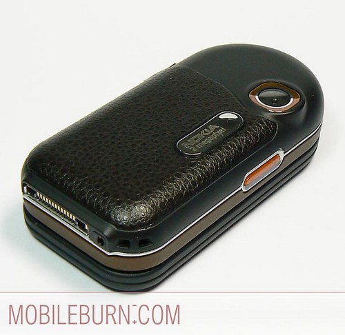 Nokia 7373 - тыльная панель