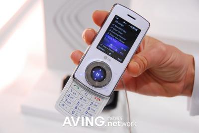 mark-levinson-phone2-thumb.jpg