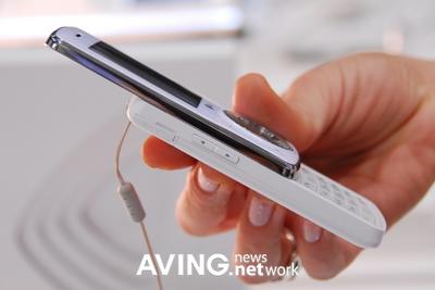 mark-levinson-phone3-thumb.jpg