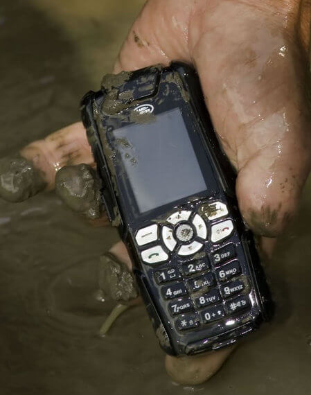 land_rover_s1_mobile_phone2-thumb-450x570 land_rover_s1_mobile_phone2-thumb-450x570