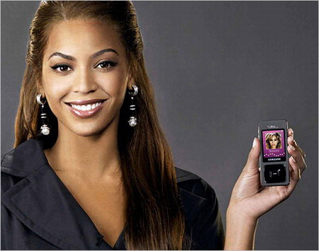 https://www.hi-news.ru/wp-content/uploads/2007/03/Beyonce%20Samsung%
20Ultra%20Music%20F300.jpg